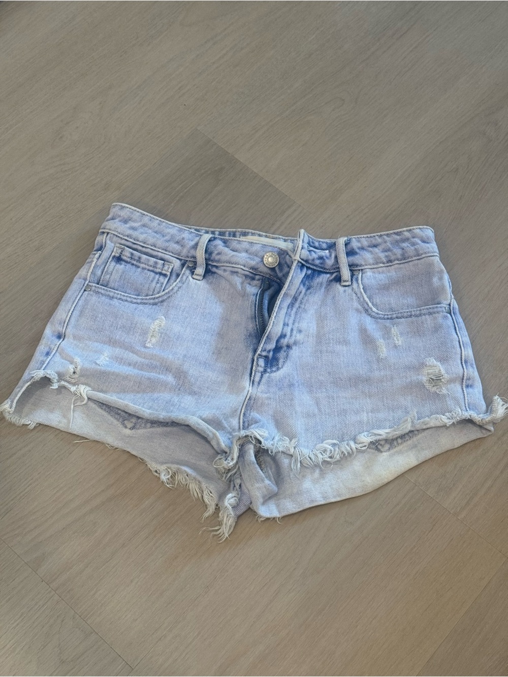 PacSun Light Wash Distressed Denim Shorts - Women
